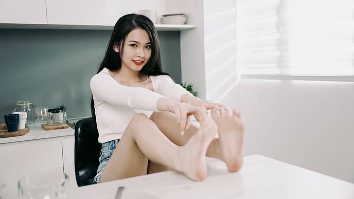 Asian Feet Licked gross gerau