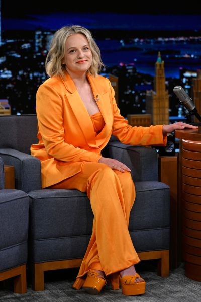 al smash recommends elisabeth moss sexy pic