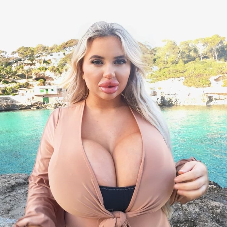 ava linn share big tits lake photos