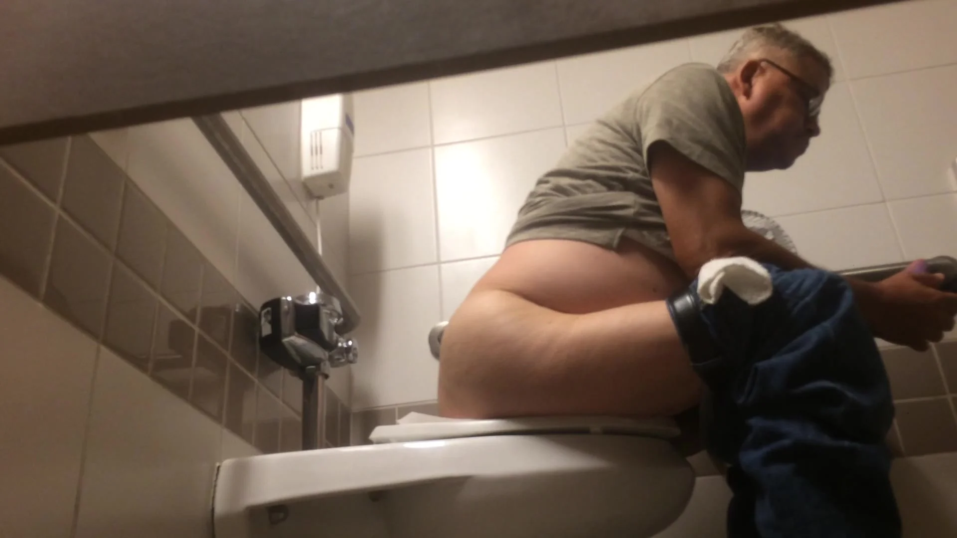 cameron bayer add public toilet hidden cam photo