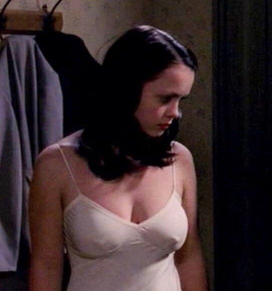 Christina Ricci Boobs extenders work