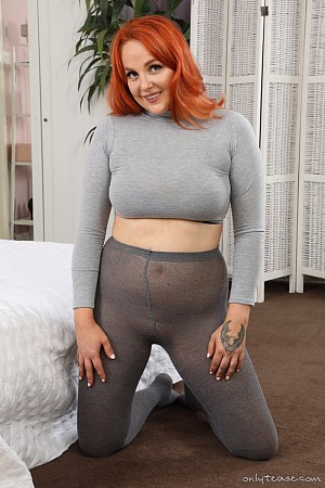 andrutza dragutza recommends chubby pantyhose porn pic