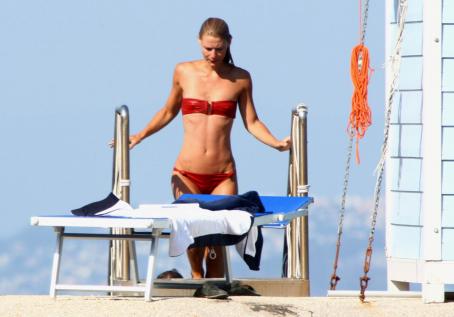 derek oberlander add claire danes bikini photo