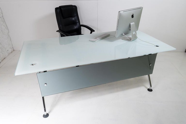 darshi shah add photo costanza calabrese glass desk