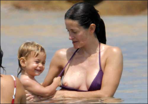 alon lichtenstein recommends courteney cox nip slip pic