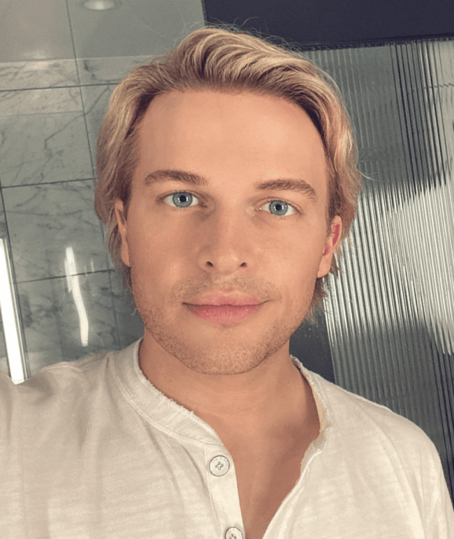 deb brock add ronan farrow naked photo