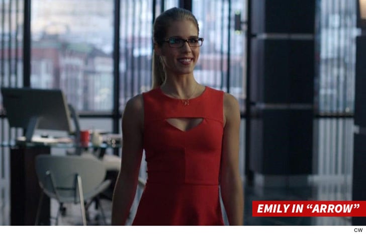 crystal gaylord recommends Emily Bett Rickards Sexy