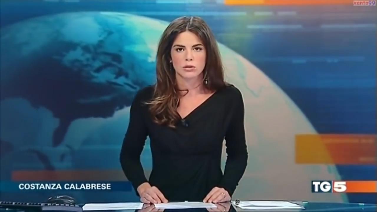 Italian Tv Presenter Costanza Calabrese Suffered An Awkward Wardrobe Malfunction network site