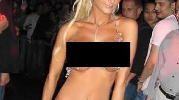 Paris Hilton Hot Nude blonde masturbation