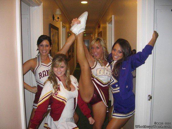 Flashing Cheerleaders callies ass