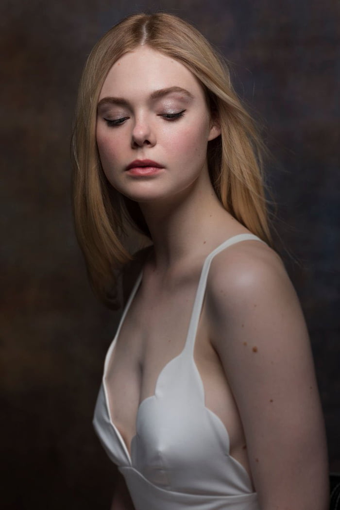 asif raj recommends elle fanning boobs pic