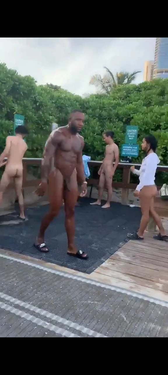 Naked Guys In Public porn pictuer