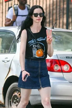 alexander mackey share krysten ritter leak photos