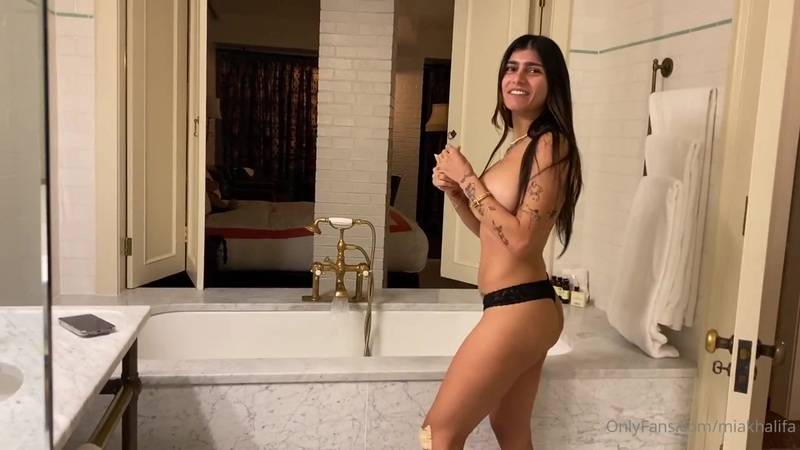 Best of Mia khalifa bathtub full video