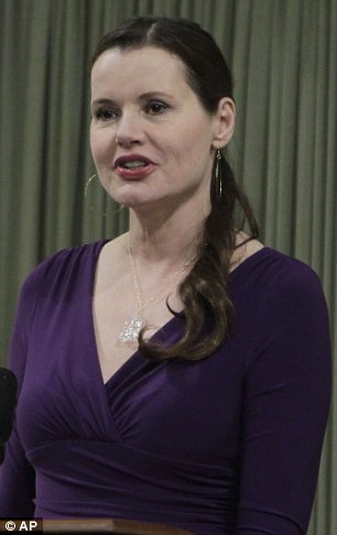 geena davis boobs