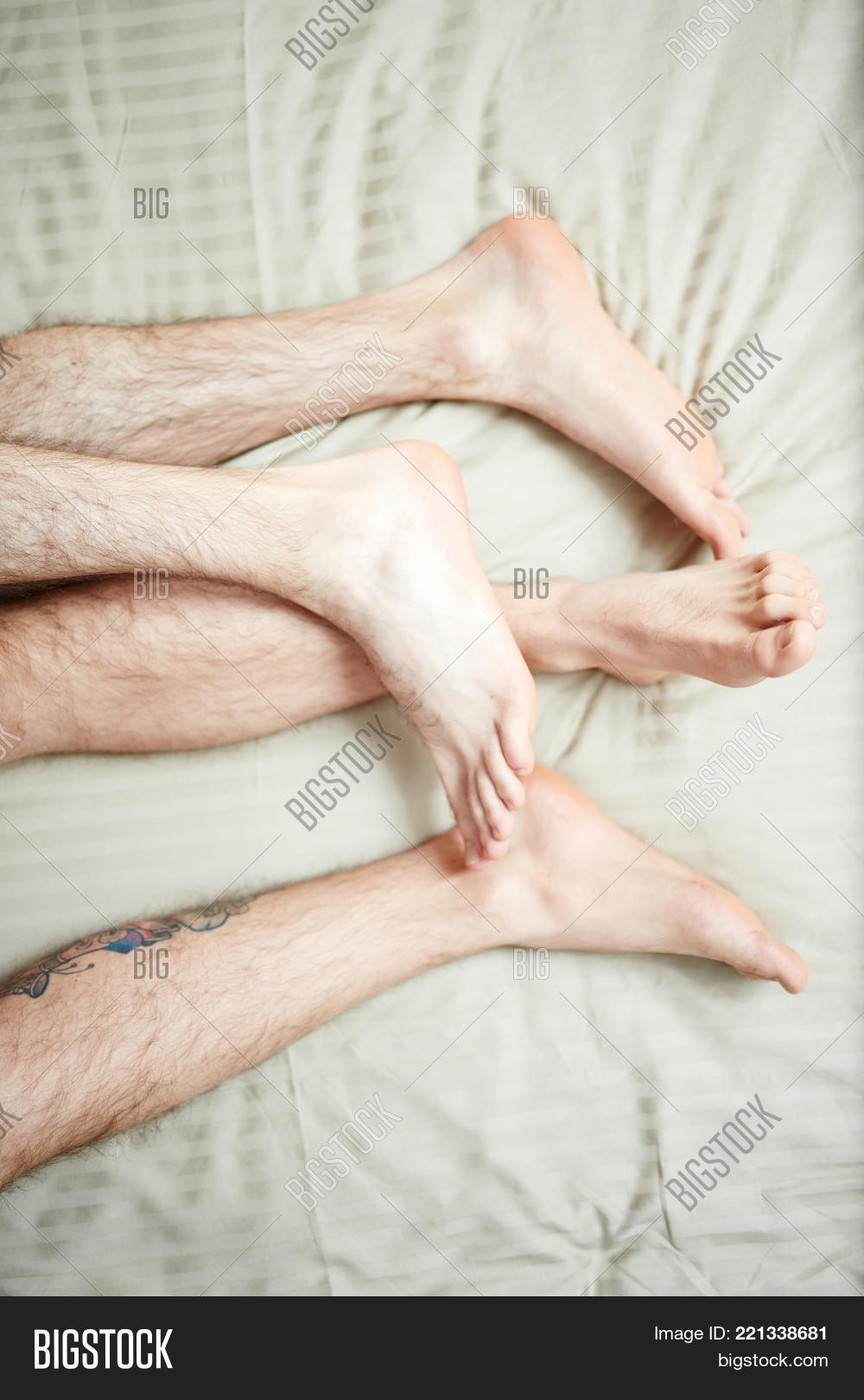 guys with hairy feet