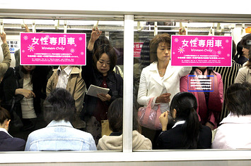 collin cote recommends japanese subway groping pic