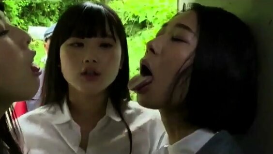 japanese tongue kissing