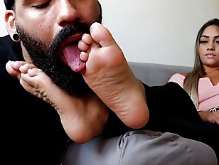 brielle bermudez recommends jhonn foot fetish pic