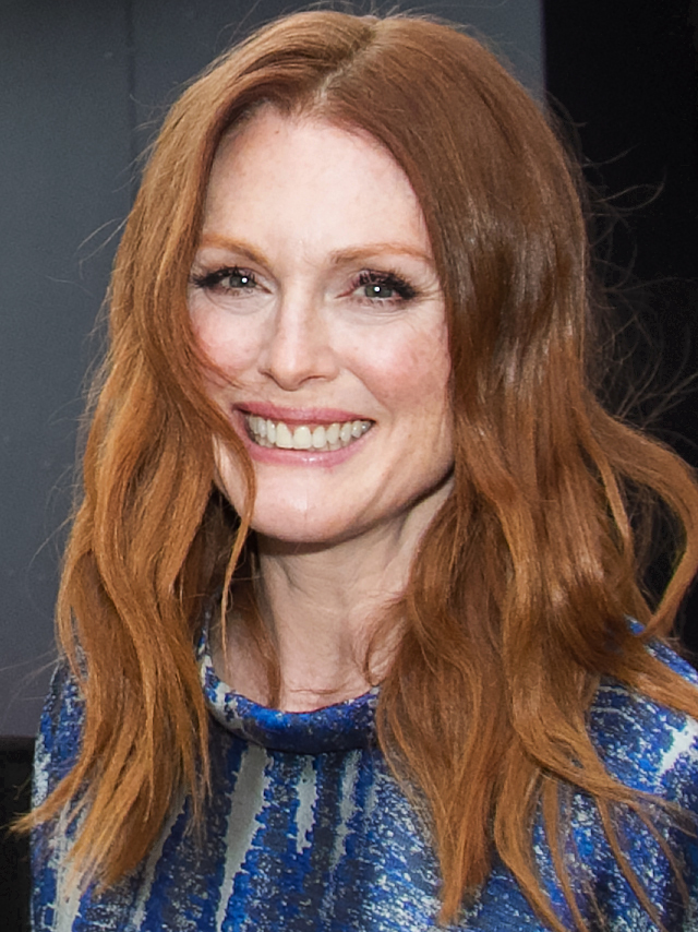 chloe c recommends julianne moore topless pic