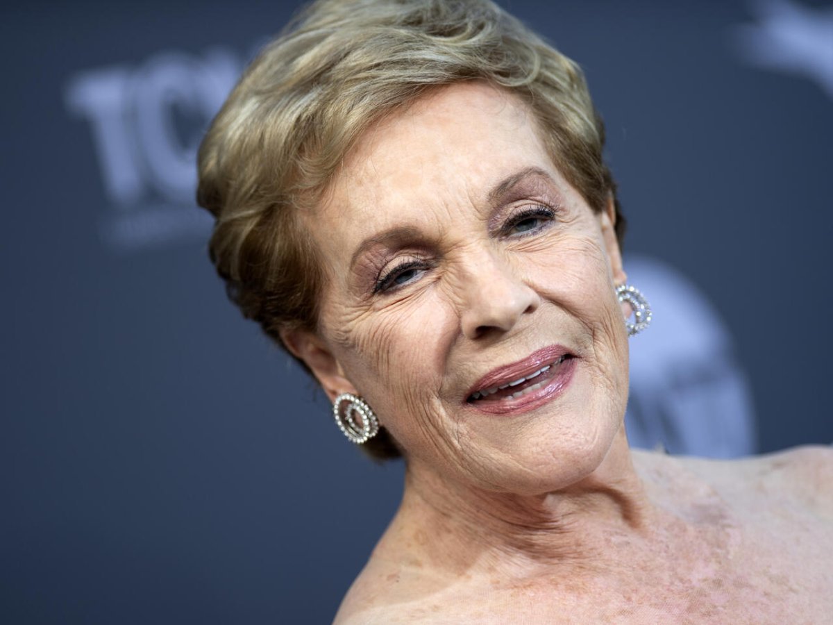 dolores koenig recommends julie andrews boobies pic