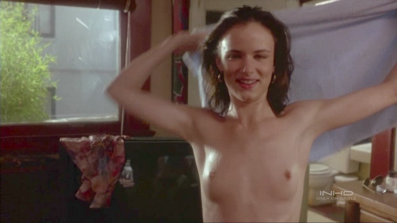 daphne sumner add juliette lewis tits photo