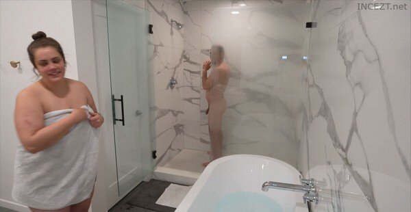 dee dee lin share katie cummings bathroom photos