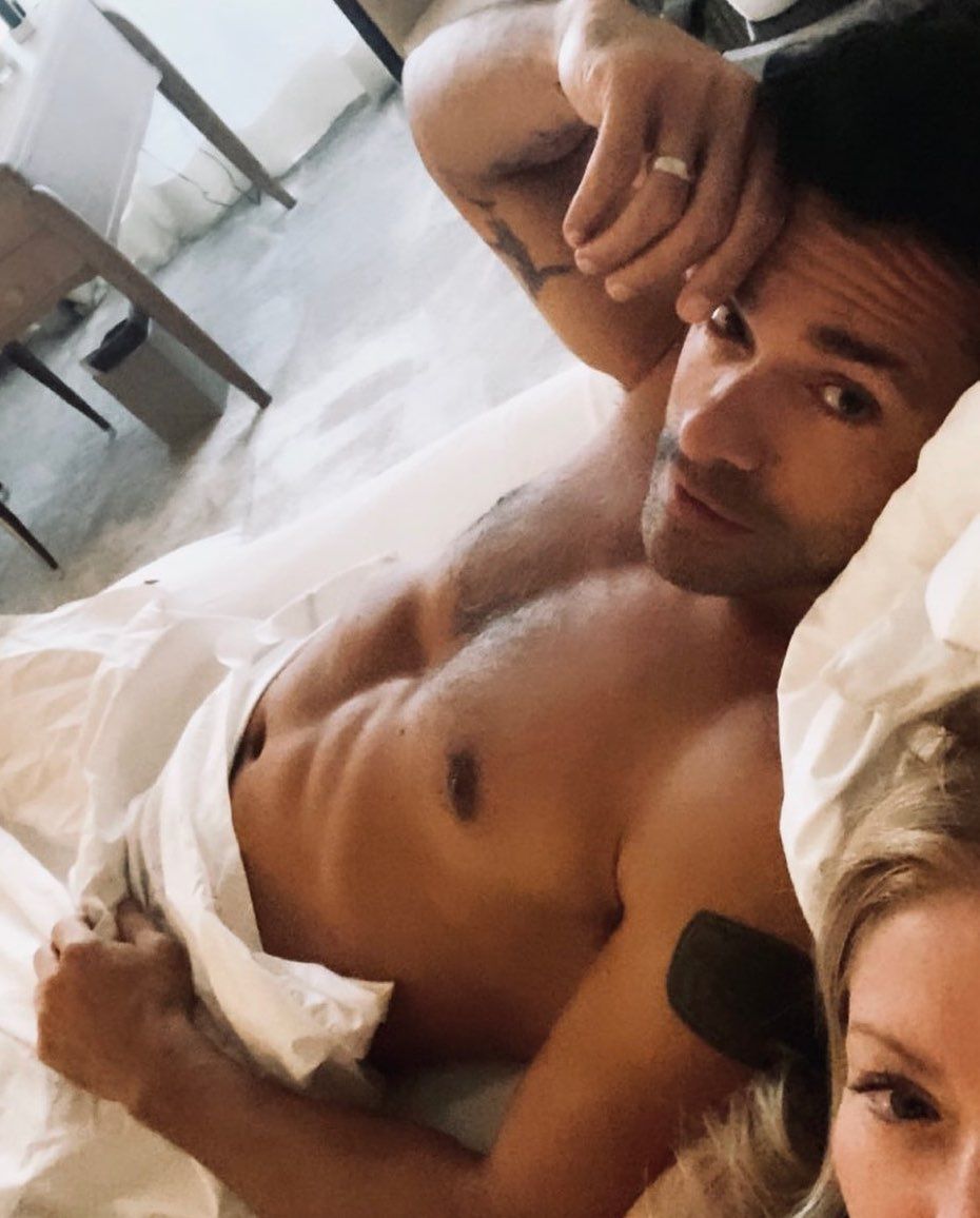 dionne robertson add photo kelly ripa topless