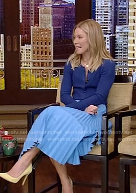 david trayer recommends kelly ripa upskirt pic