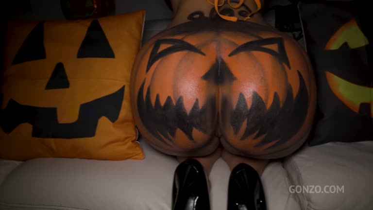 chris sommerfeldt recommends kristy black halloween pic