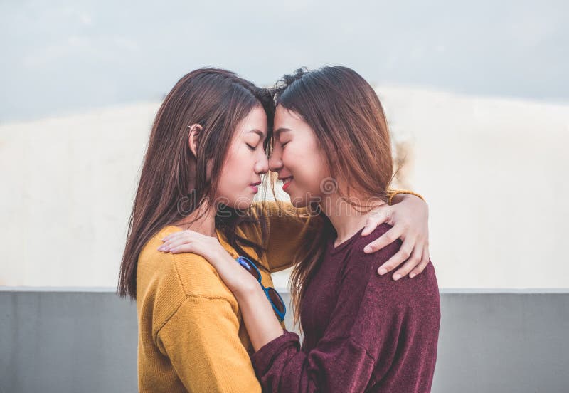 craig tews recommends lesbian kiss asian pic