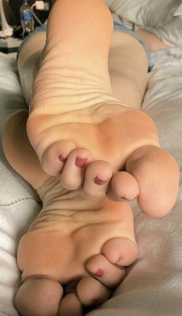 cato jones recommends lesbians with foot fetishes pic