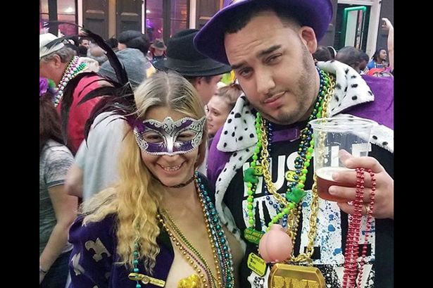 cindy bar add mardi gras 2023 flashing photo