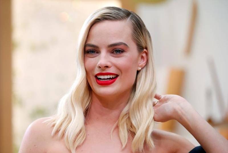 cassi neal recommends margot robbie nude acene pic