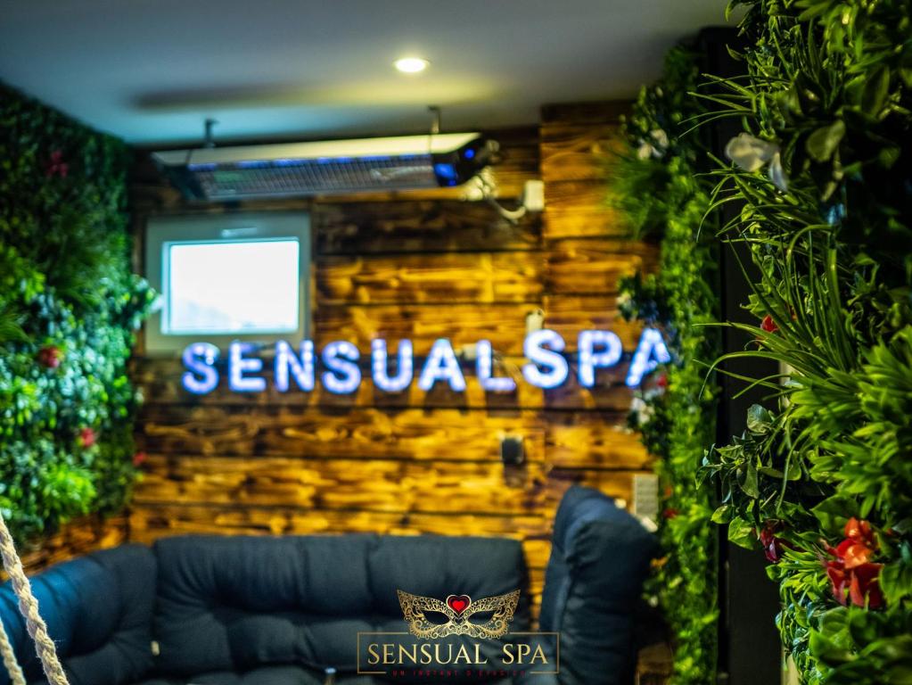 delores hansen recommends Massage Rooms Sensual