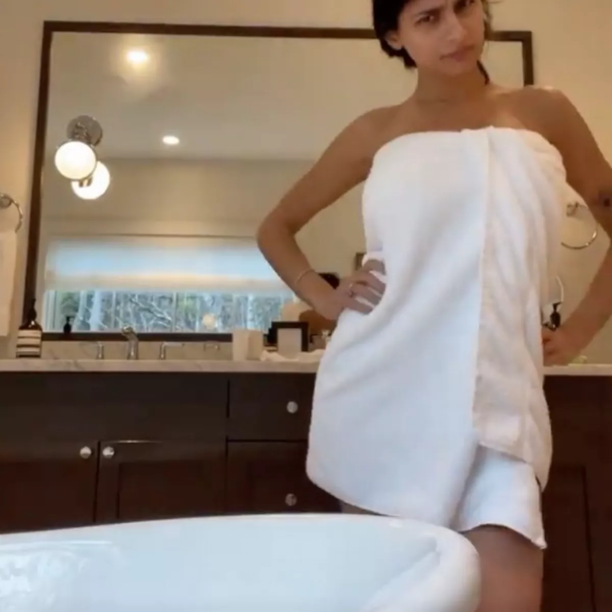 dana harvey recommends mia khalifa bathroom pic