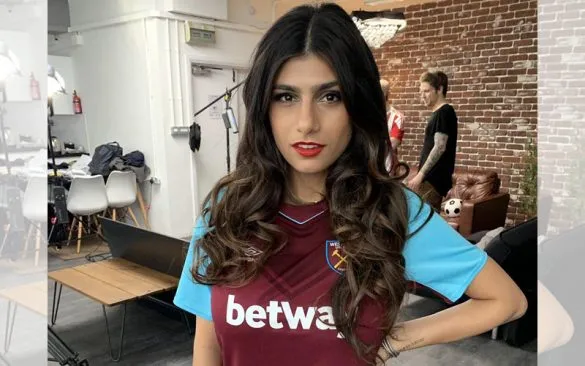 chanda rogers add mia khalifa behind the scenes photo