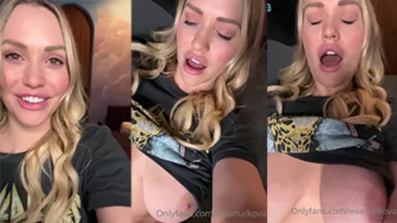 Mia Malkova Orgasm dildo size