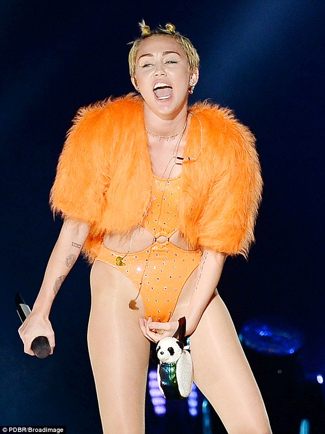 briony fitzgerald recommends Miley Cyrus Naked Performance