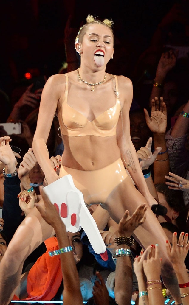 catherine locker recommends Miley Cyrus Performing Nude