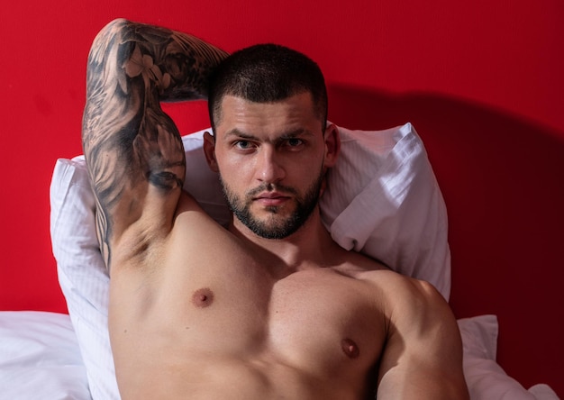 bruce leisy recommends Naked Hunk In Bed