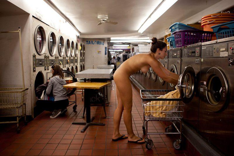 arshad mohd add nude in laundromat photo