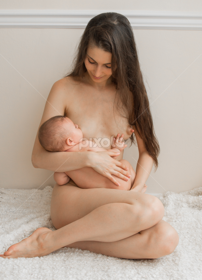 adrian thorley recommends Nude Pictures Of Mothers