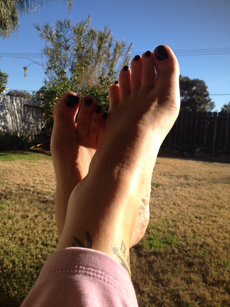 chris elvis add photo olivia o lovely feet