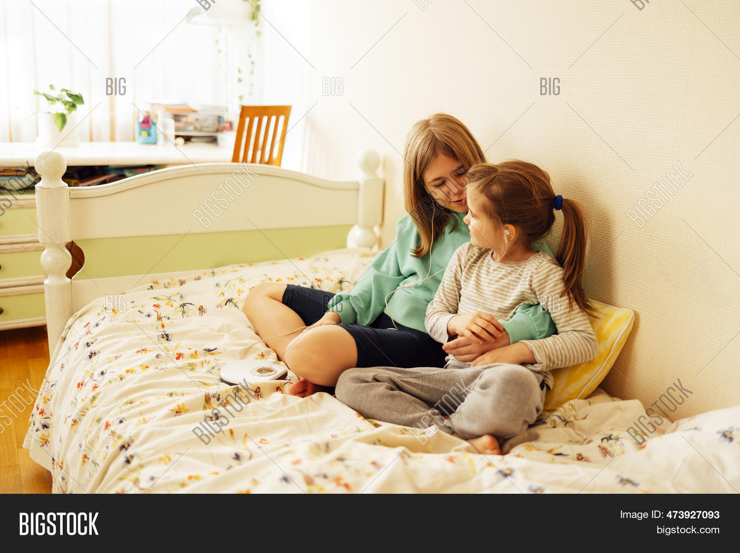 Best of Sharing a bed with sisters friend