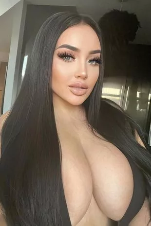 brianna hood add photo showing boobs for money