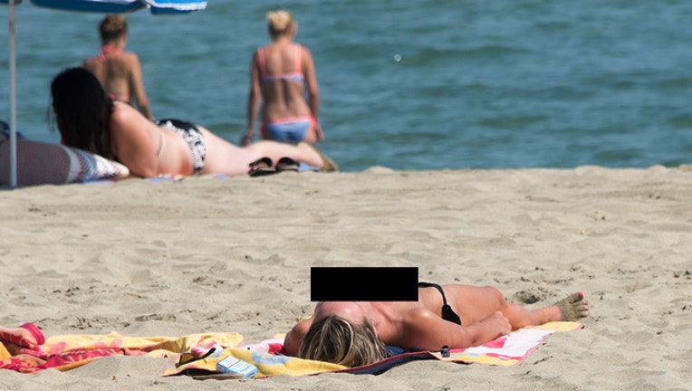 charline vautour recommends topless sunbathing pic