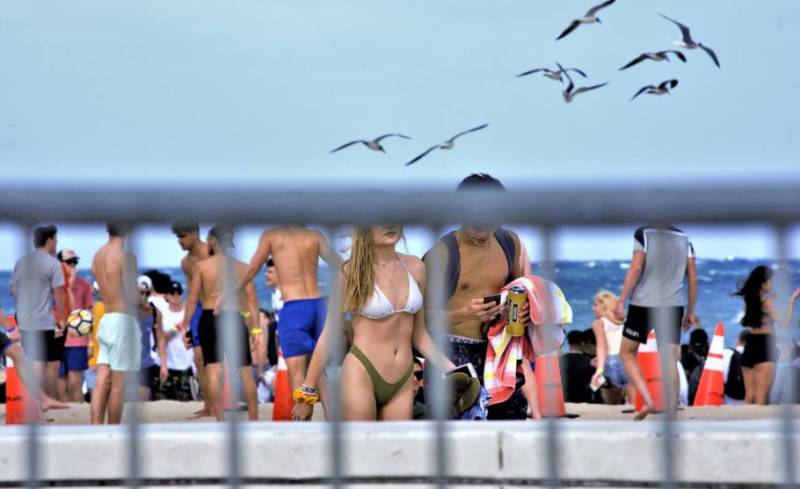 annie elizabeth williams add topples on the beach photo