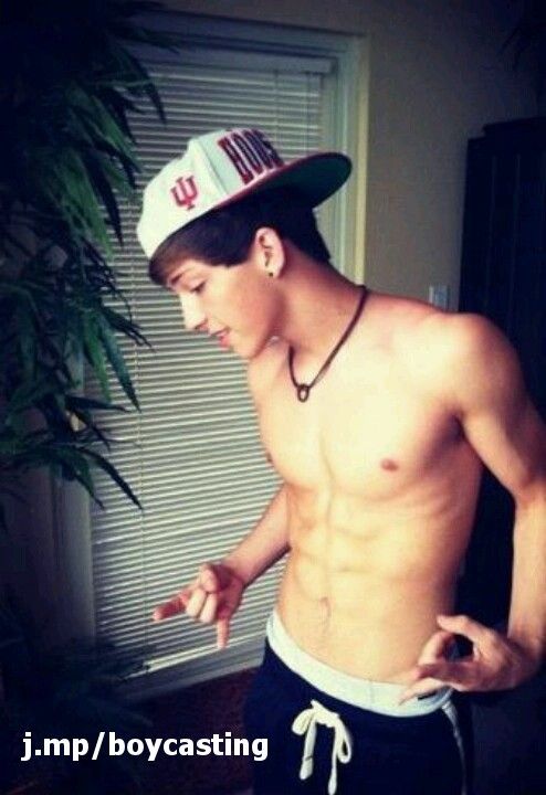conswella taylor like twinks face photo blake vermillion recommends twinks face pic